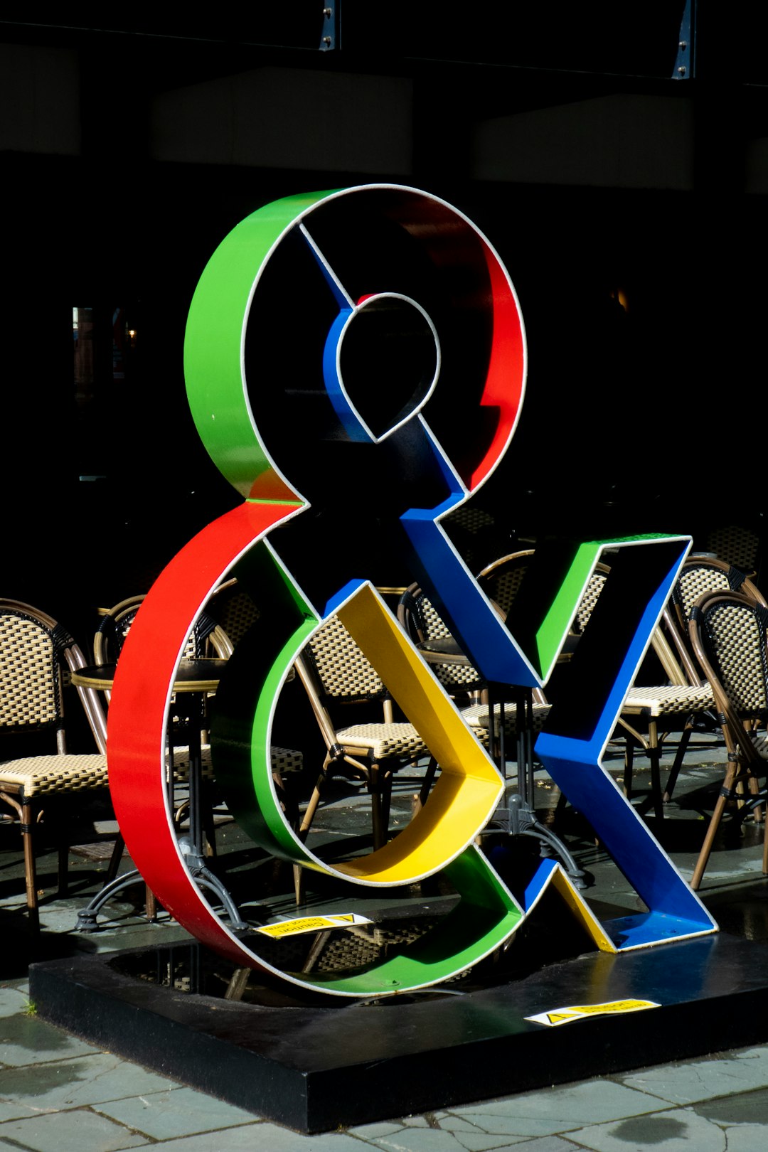 multicolored-ampersand-decor-1jpoznvj-ie